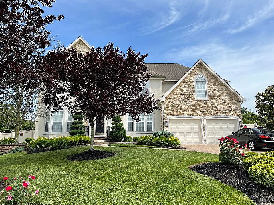 1st image of 717 Galleria Dr