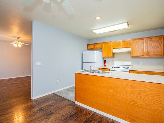 4th image of 222 E 13th St