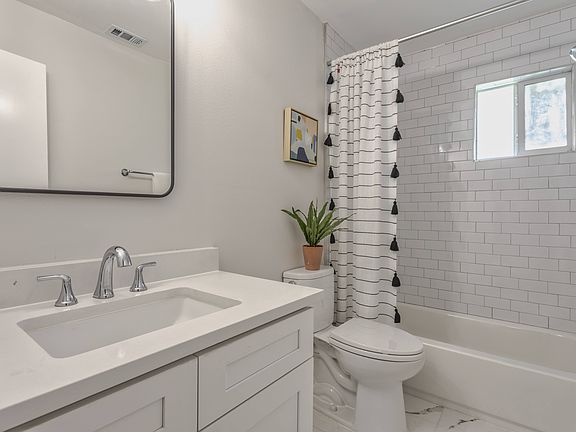 5th image of 425 N Rosemont Ave #116