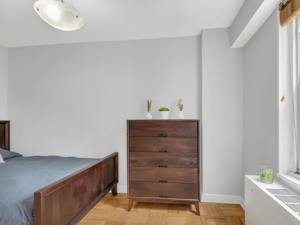 136 East 56th Street 8H image 3 of 5
