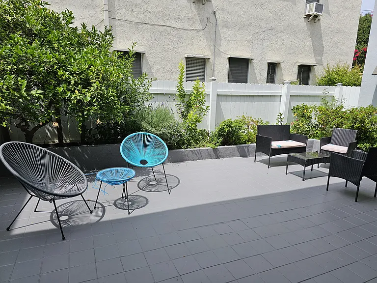 236 S Rexford Dr #1/4 — Photo 9