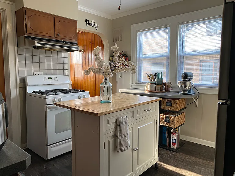 418 Paris Ave — Photo 15