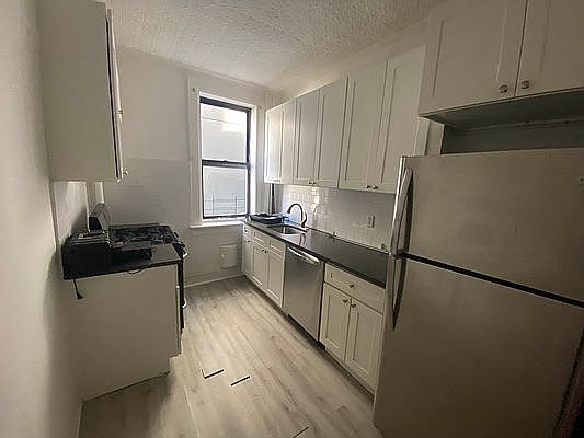 4th image of 215 Clarkson Ave #12