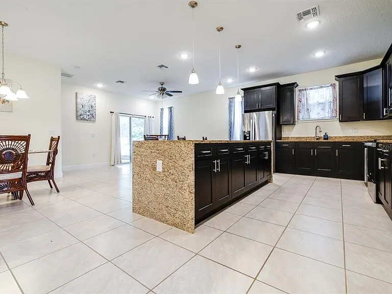 520 Nogales Ct — Photo 10
