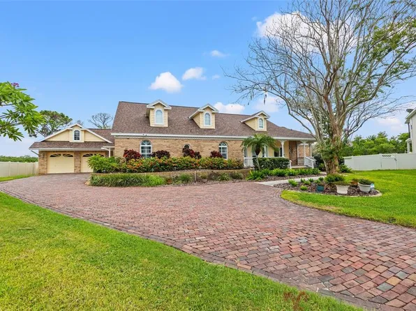 8662 Pelican Ct, Largo, FL 33777