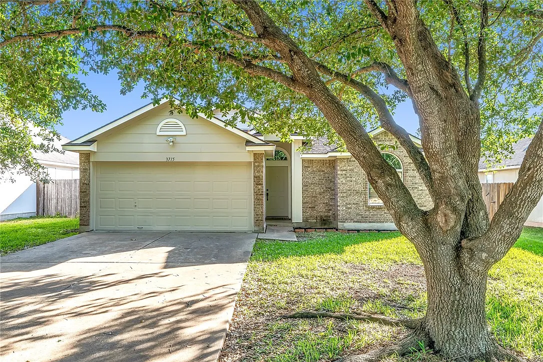 3 bed, 1025 sqft, $1,950 — Photo 1