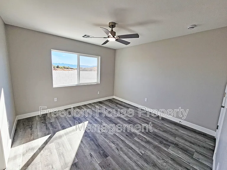 581 Valiant Ave — Photo 21