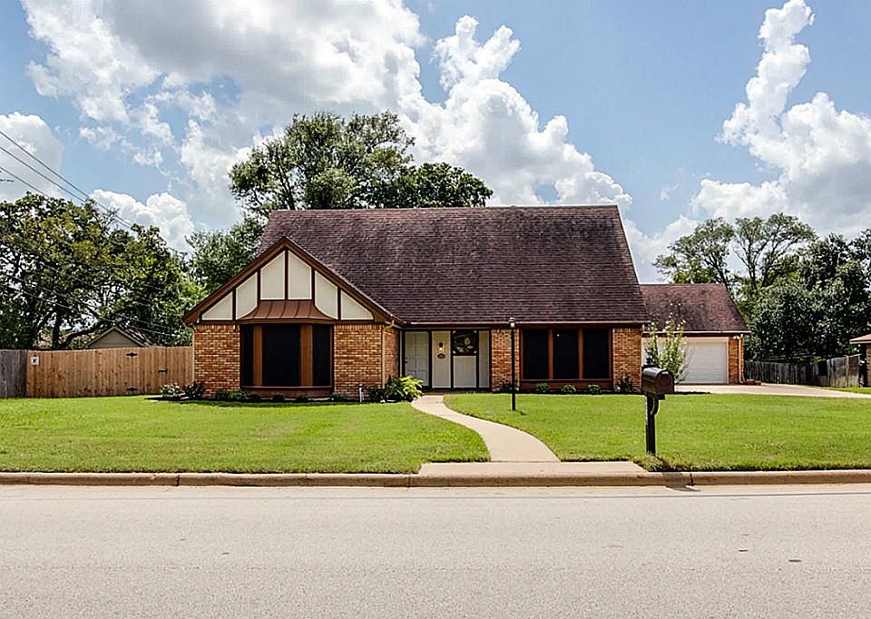1st image of 4026 Green Valley Dr