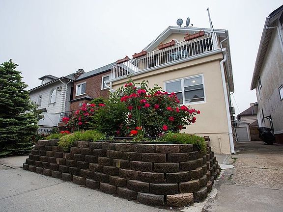 2nd image of 3838 Maple Ave #1