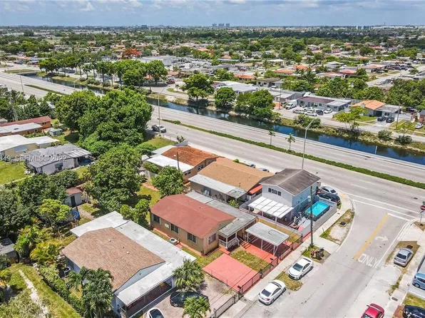 378 W 39th Pl, Hialeah, FL 33012