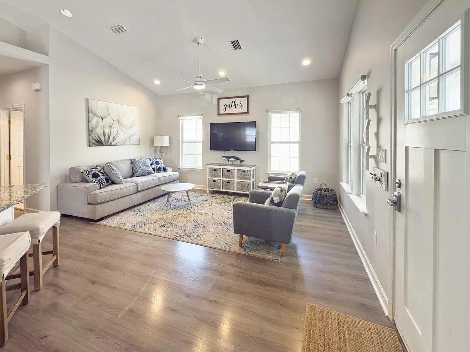 2 bed, 2.0 bath, 957 sqft, $3,835 — Photo 2