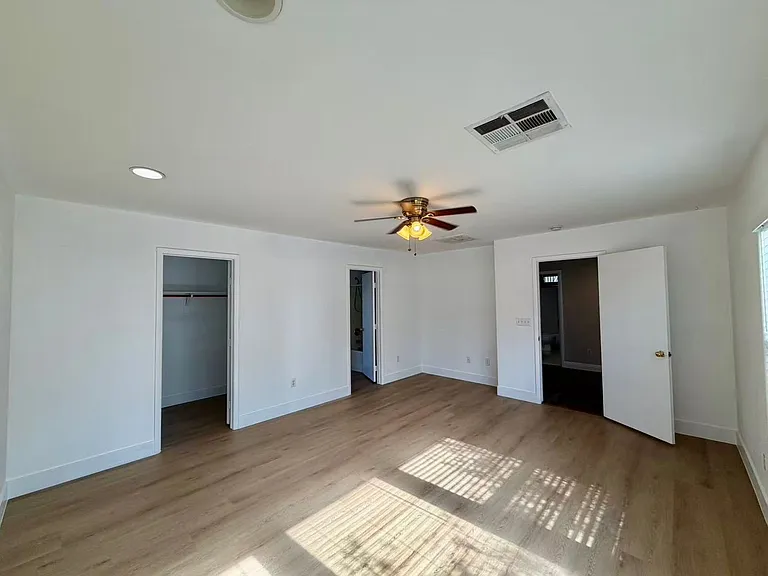 7983 Dutch Villas St — Photo 11