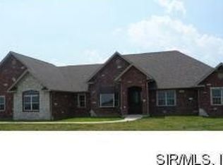 3425 Fairway Dr, Highland, IL 62249