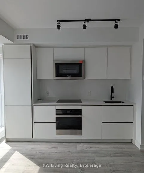 327 King St W #701 — Photo 1