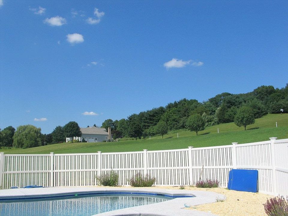 New Gunite Salt Water Pool w/spa