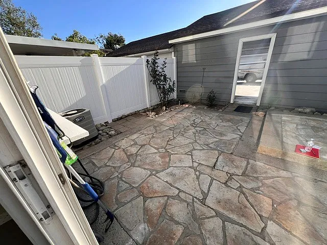 3 bed, 2.5 bath, 1650 sqft, $3,400 — Photo 1