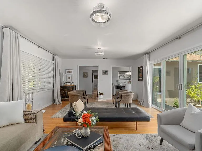 2030 N Altadena Dr — Photo 8