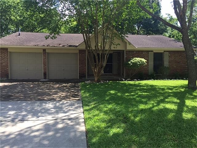1st image of 403 Oak Vista Dr