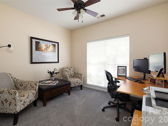 5th image of 402 Abercairn Way