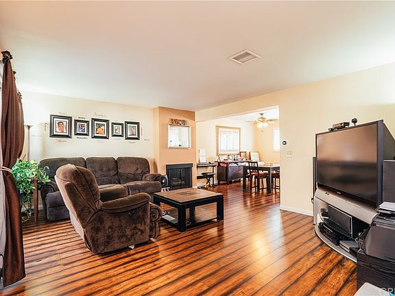 3rd image of 18550 Hatteras St Unit 51