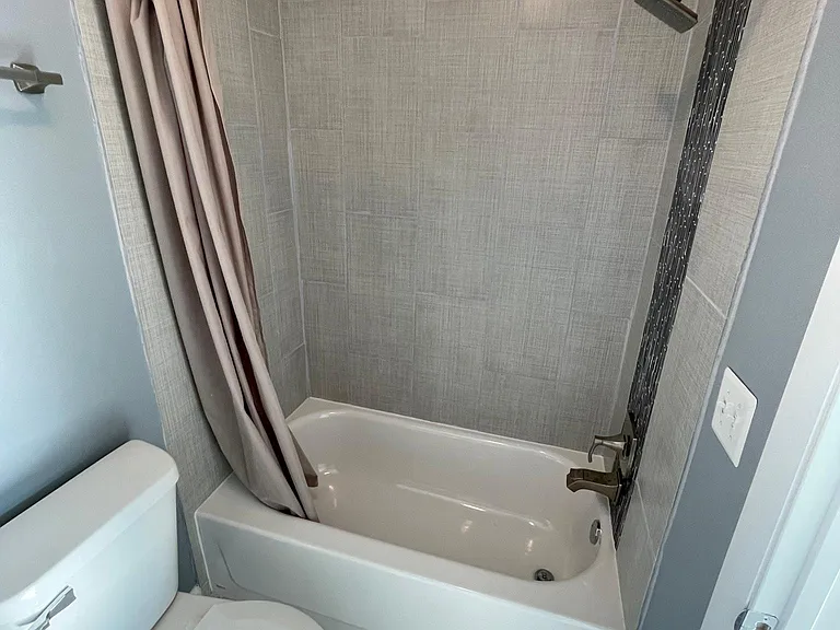 Lower level full bathroom.