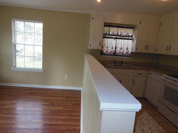5th image of 205 Dale Dr