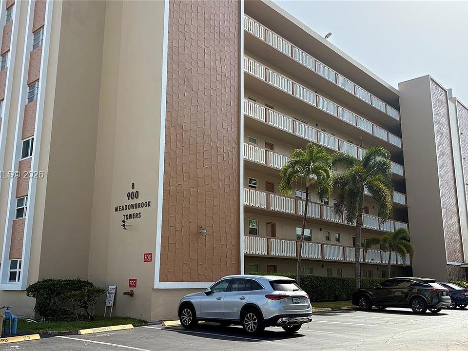 1st image of 900 NE 12th Ave APT 703