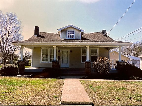 2nd image of 3121 Maxwell St
