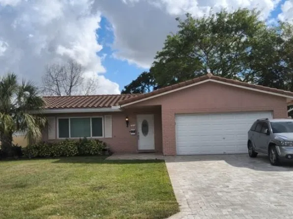7514 NW 42nd Ct, Coral Springs, FL 33065