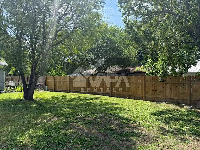 7210 Glen Trl — Photo 20