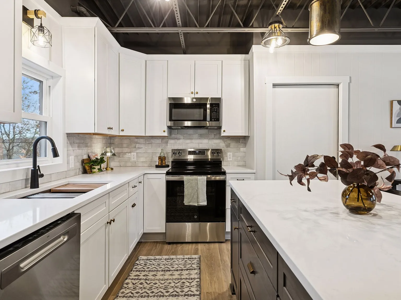 116 W Olive St — Photo 3