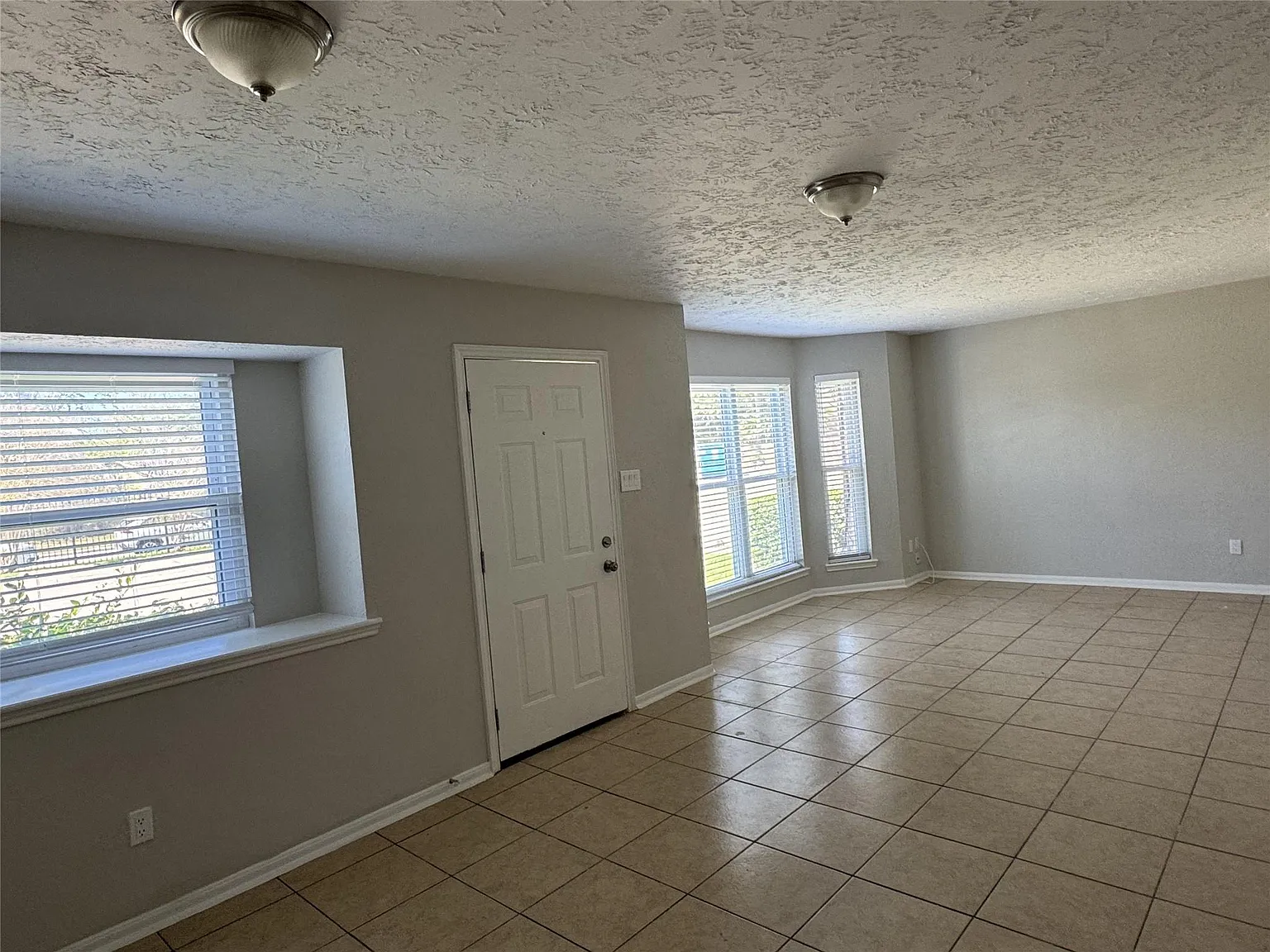 3 bed, 2.5 bath, 1664 sqft, $1,650 — Photo 4