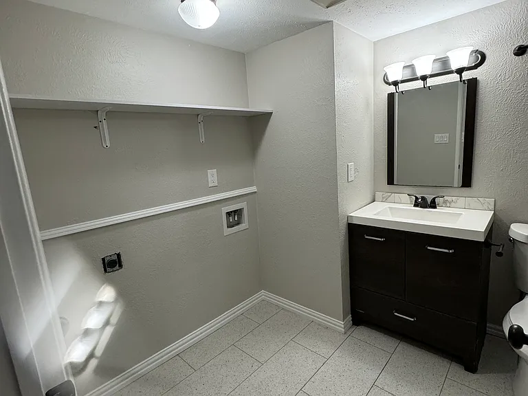 9502 Timberbluff Ct — Photo 13