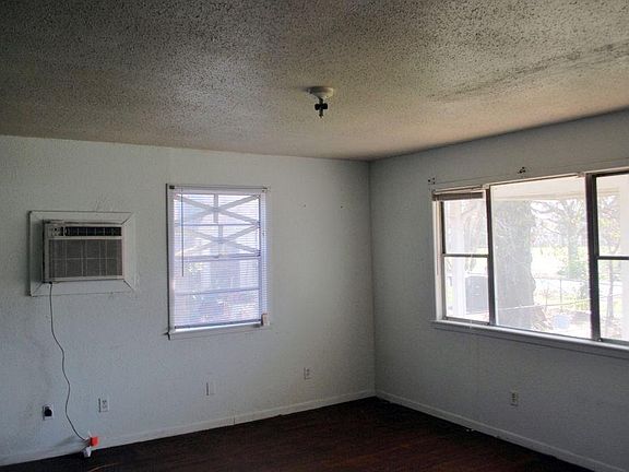 3rd image of 5217 Hershe St