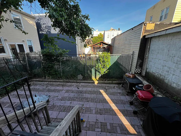 1810 Palisade Ave — Photo 23