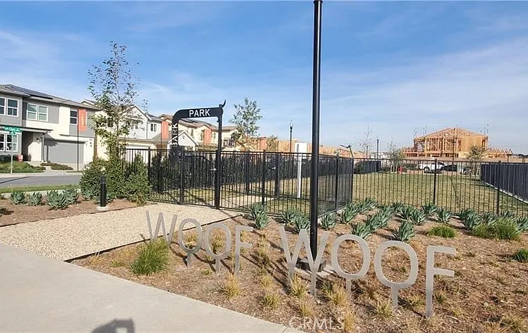 2679 E Penelope Ln — Photo 28