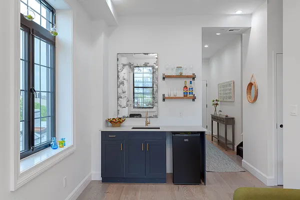 Rented by Tapiro Realty | media 17