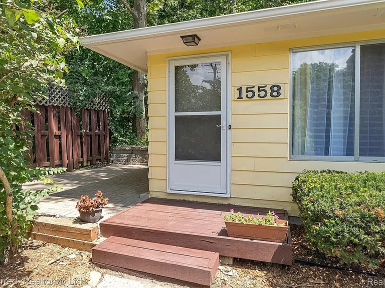 1558 Jones Dr — Photo 1