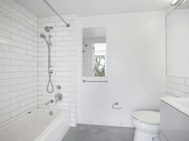 400 W 113th St #330 — Photo 4