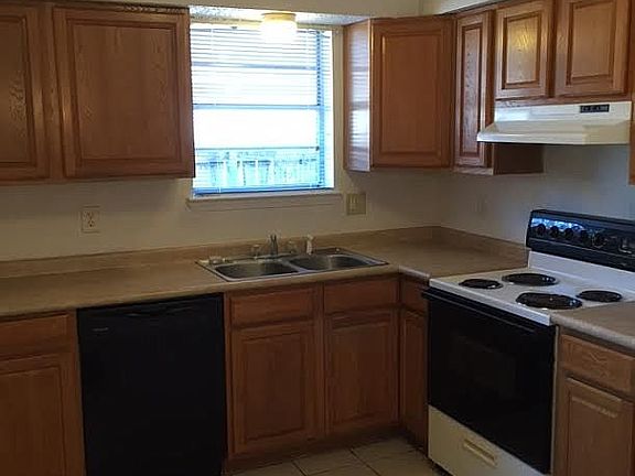 3rd image of 3808 Alton St