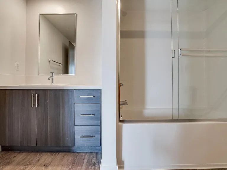6015 Woodman Ave #201 — Photo 26