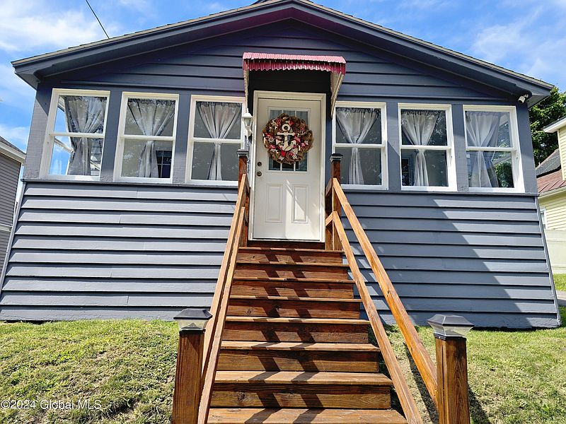 4th image of 164 Brookside Avenue