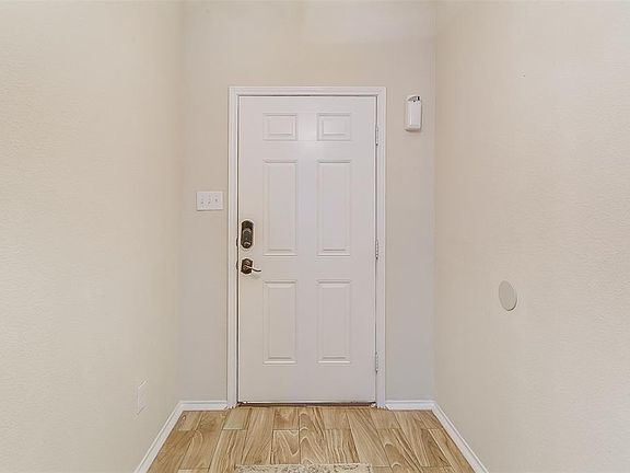 4th image of 3040 Wakecrest Dr