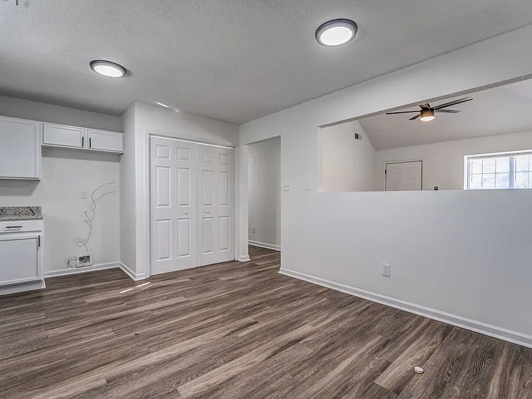 2551 Parkview Dr — Photo 13