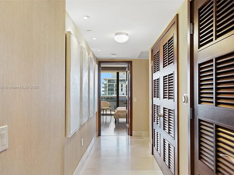 5875 Collins Ave #1902 — Photo 22