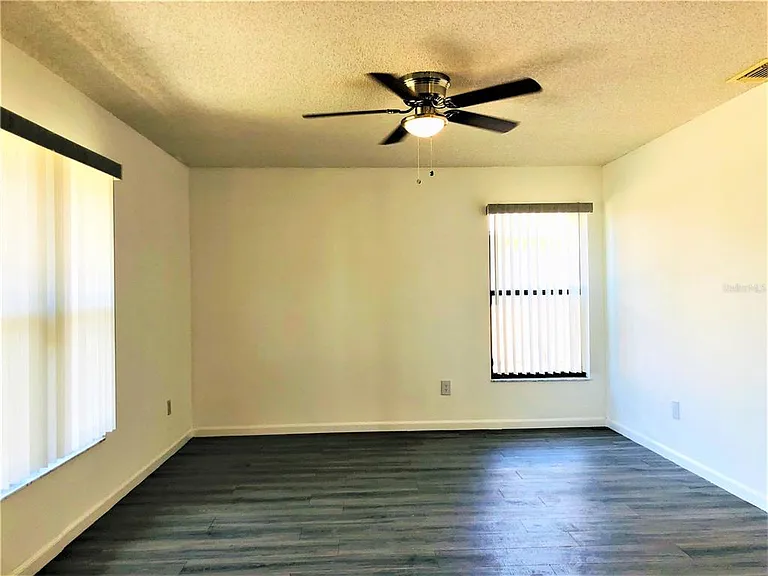 1005 Aviles Ct — Photo 3