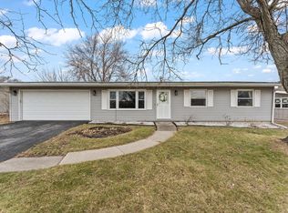 415 Sequoia Dr, Valparaiso, IN 46385