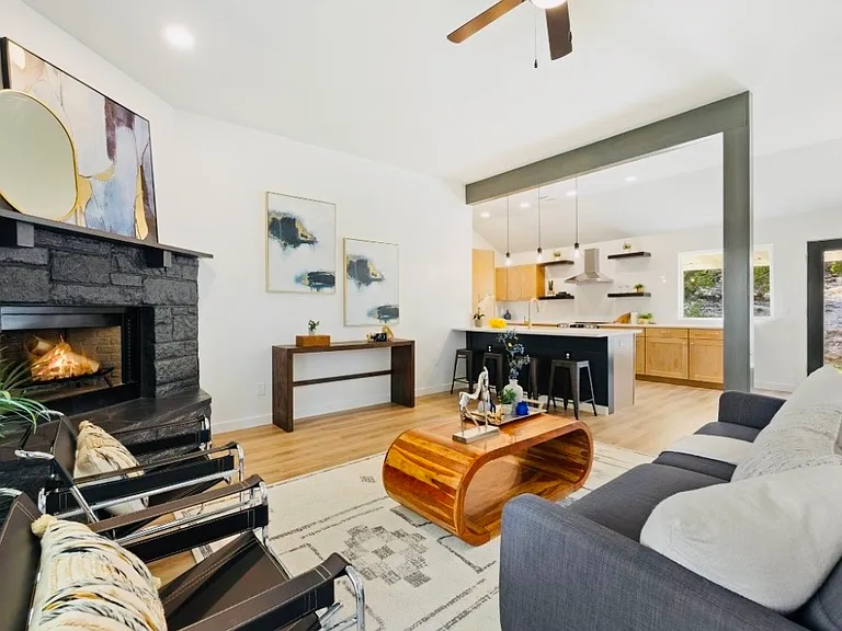 700 Newport Dr — Photo 5