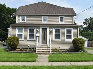 10 Van Dam Ave, Bloomingdale, NJ 07403