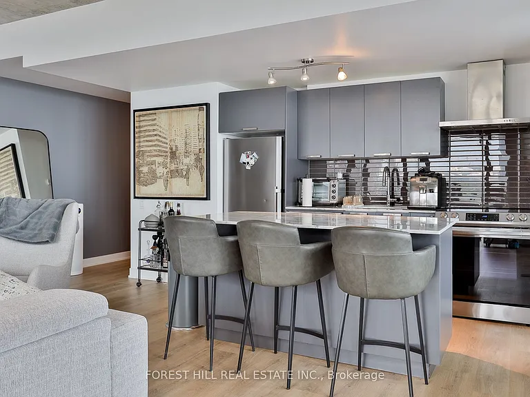 95 Bathurst St #522 — Photo 19